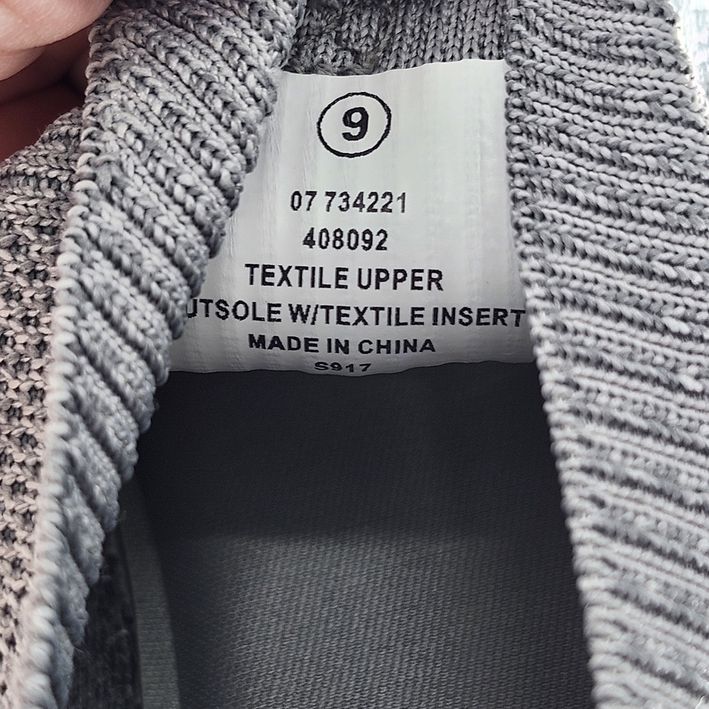 Tommy Bahama Flint Jogger Light Grey Knit Pull-On No-Lace Memory Foam Sneakers - Picture 9 of 10